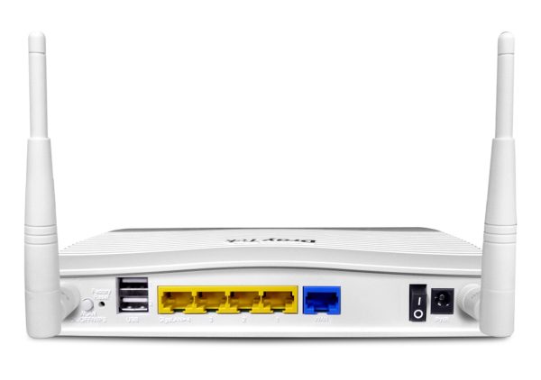 Маршрутизатор DrayTek Vigor2135ac - вигляд від панелі інтерфейсів