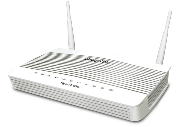Маршрутизатор DrayTek Vigor2135Vac - вигляд з правої сторони